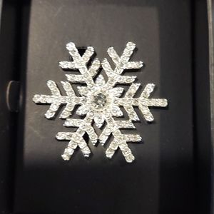Avon Snowflake Pin with rhinestones NIB
